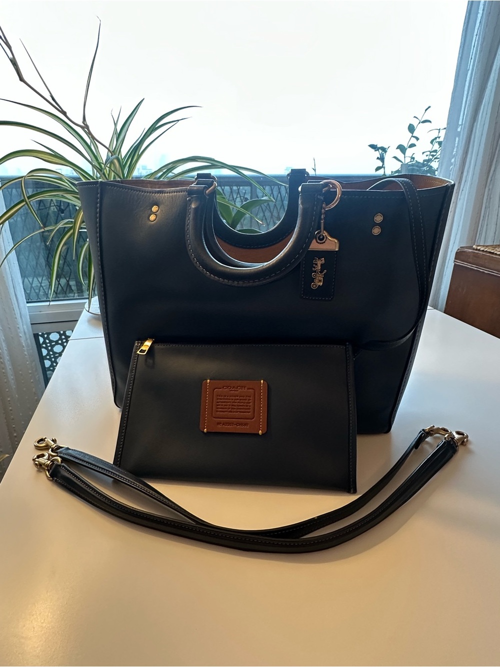 Coach Rae Tote - Picture 3 of 9